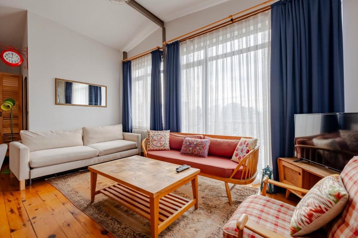 High Ceiling With Large Balcony